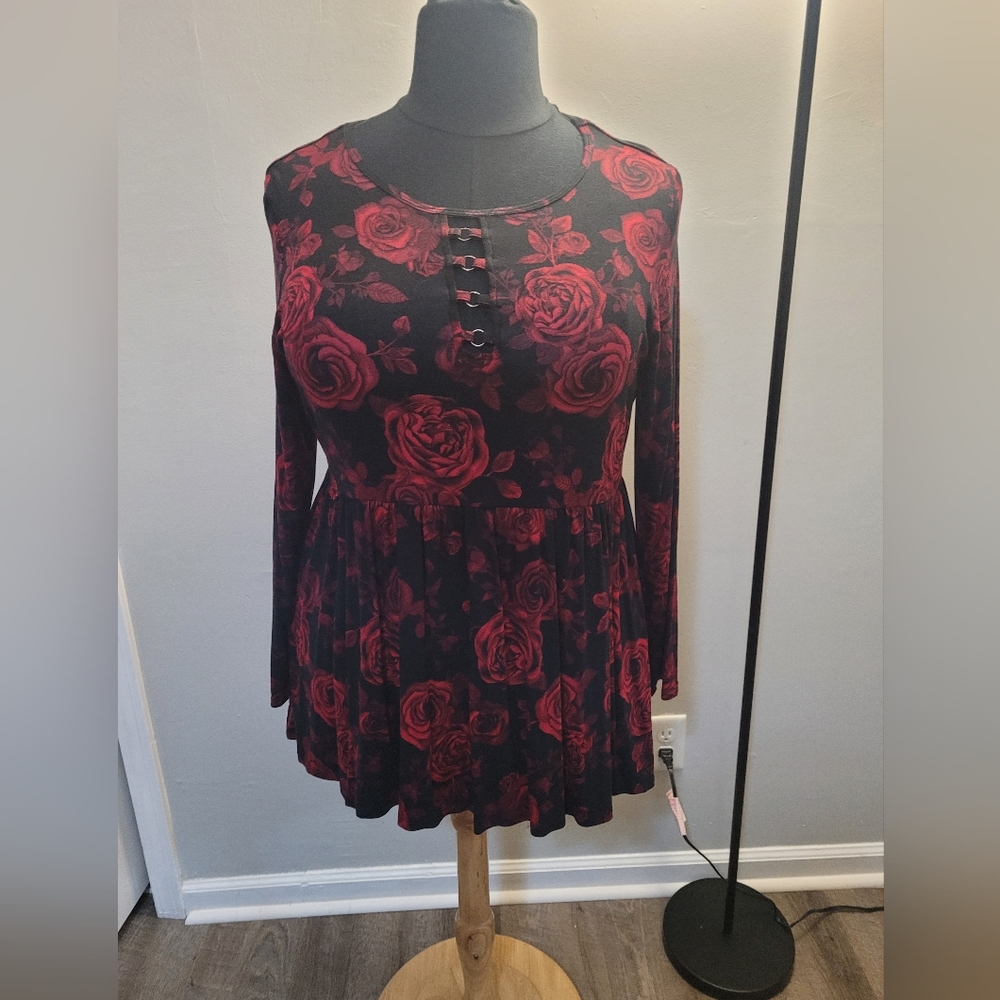 NWOT Torrid Black Red Rose Top